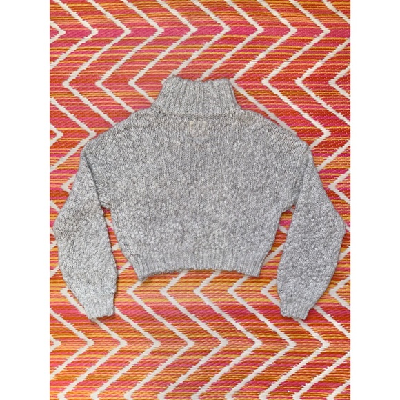 ***SOLD***✨Hollister✨ ☆ Sweater ☆ - Picture 2 of 3